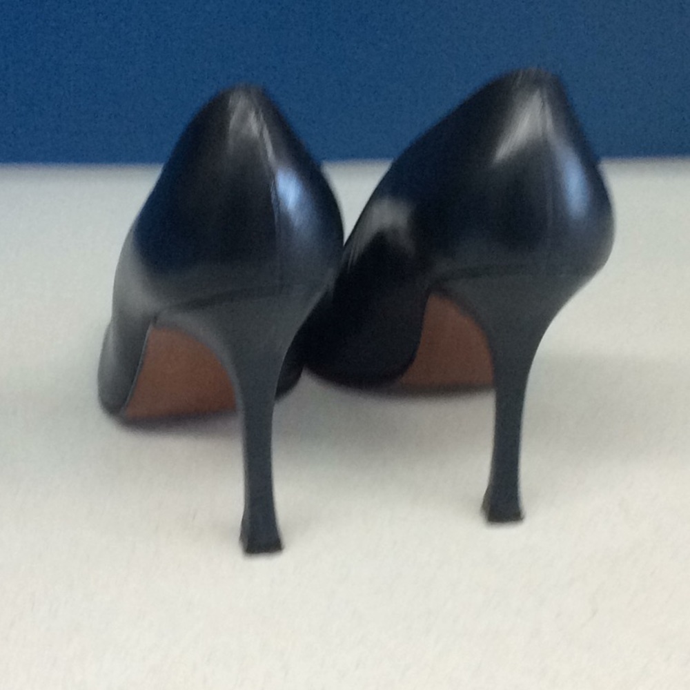 Black Heels - Picture 3 of 8
